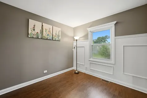 10 Washington Court Streamwood IL 60107