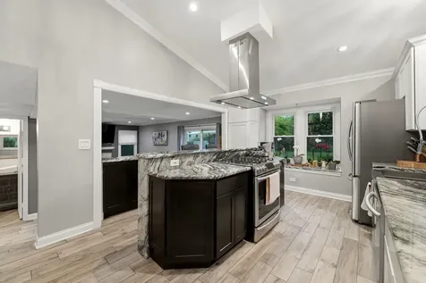 10 Washington Court Streamwood IL 60107