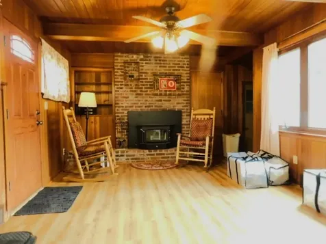 1421 Parkview Avenue Rockford IL 61107