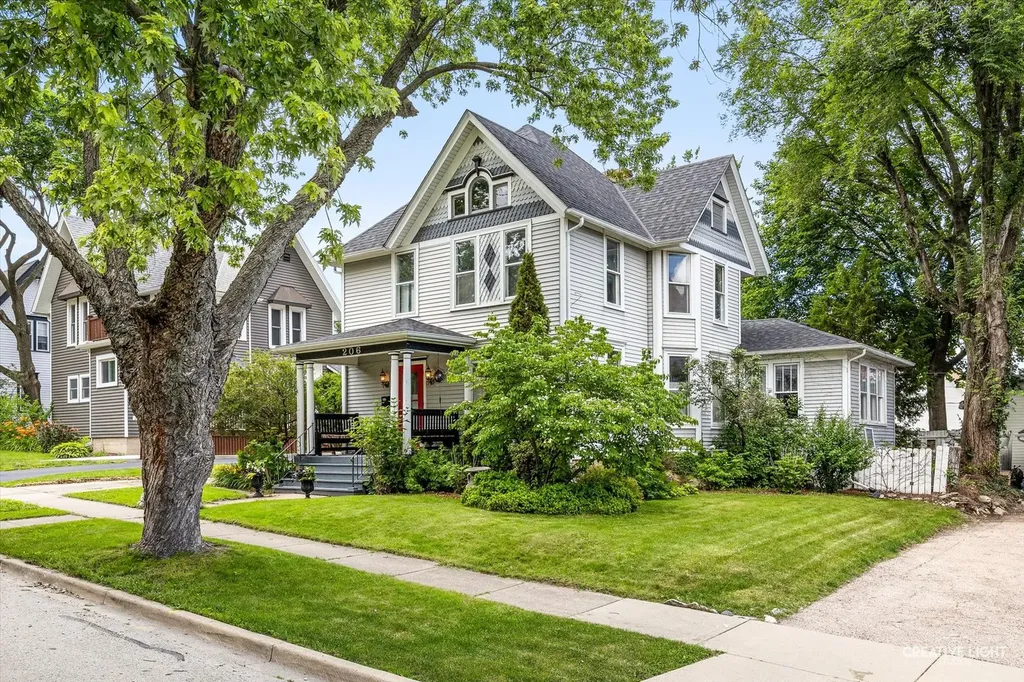 206 Oregon Avenue West Dundee IL 60118