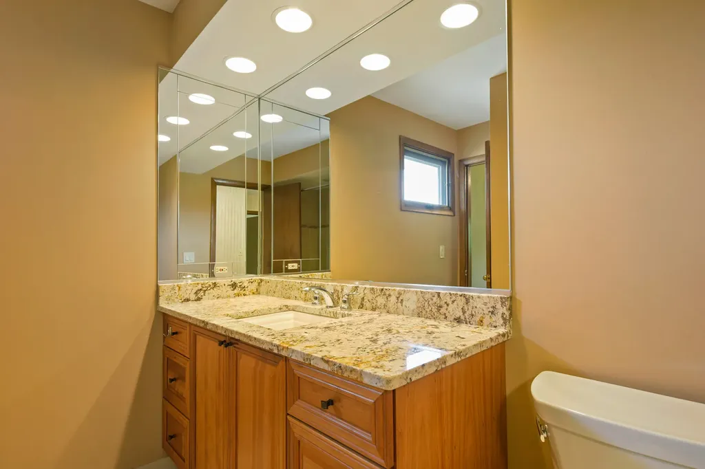532 Summit Drive Schaumburg IL 60193