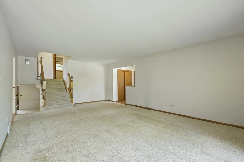 532 Summit Drive Schaumburg IL 60193