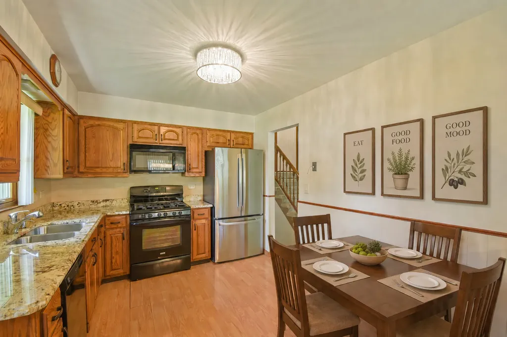 532 Summit Drive Schaumburg IL 60193