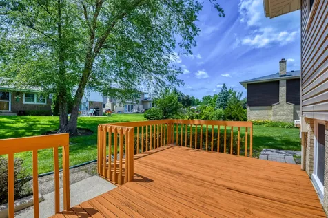 532 Summit Drive Schaumburg IL 60193