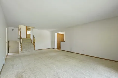 532 Summit Drive Schaumburg IL 60193
