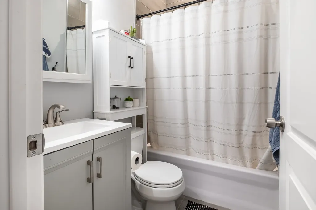 2017 West Huron Street Chicago IL 60612