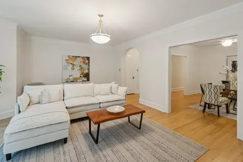 927 Hinman Avenue Evanston IL 60202