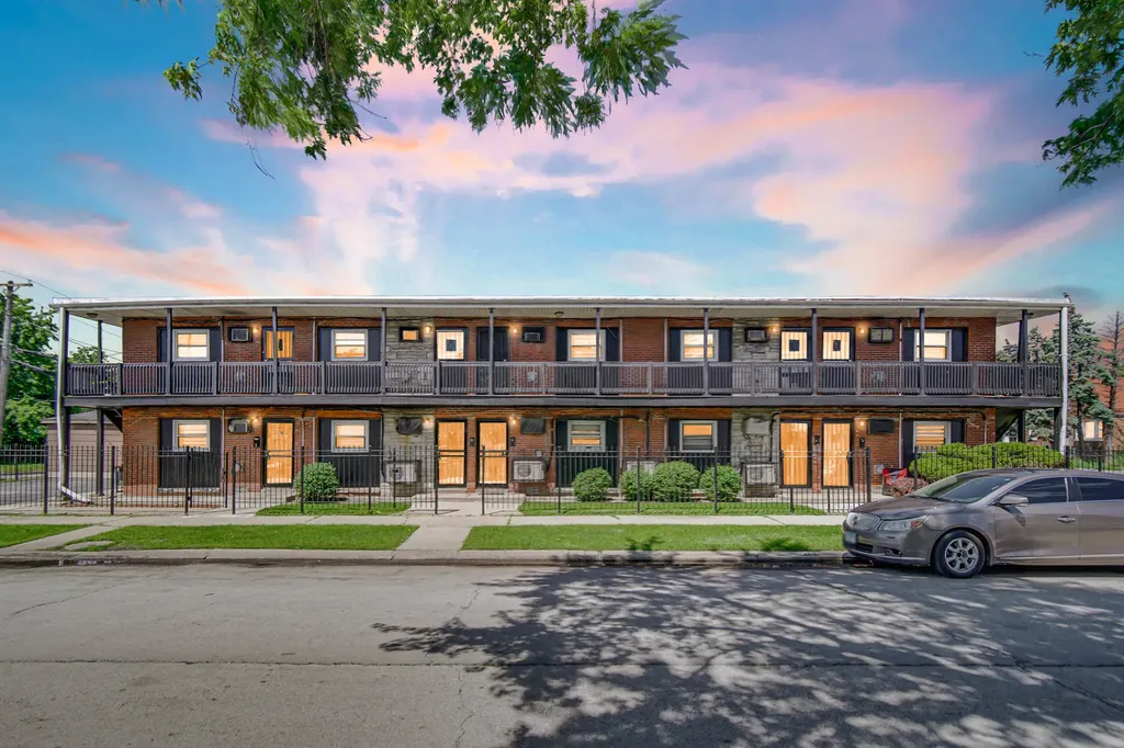 184 West 147th Street Harvey IL 60426
