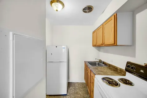 184 West 147th Street Harvey IL 60426