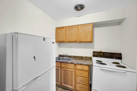 184 West 147th Street Harvey IL 60426