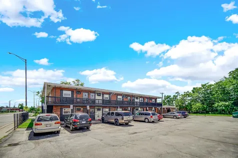 184 West 147th Street Harvey IL 60426