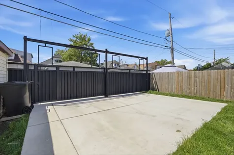 1465 West 72nd Street Chicago IL 60636