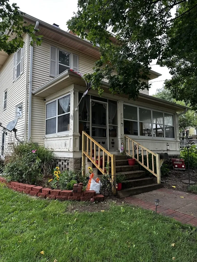 407 North Genesee Street Morrison IL 61270