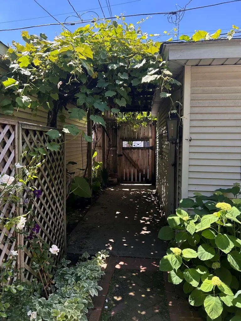 1959 West Balmoral Avenue Chicago IL 60640