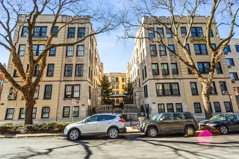 604 West Addison Avenue Chicago IL 60613
