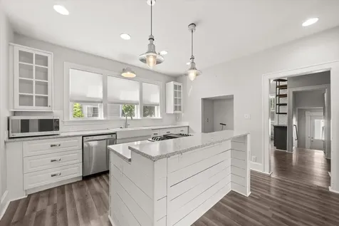515 North Hennepin Avenue Dixon IL 61021