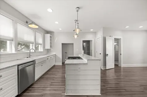 515 North Hennepin Avenue Dixon IL 61021