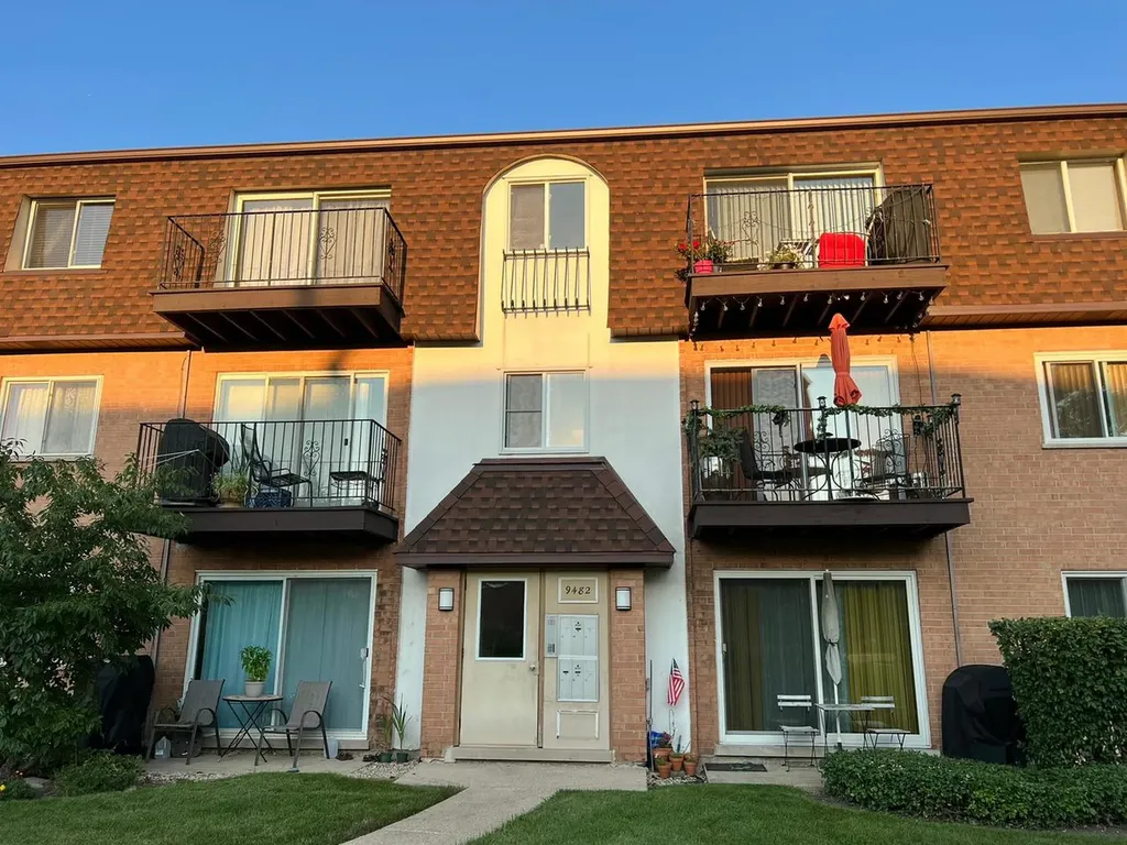 9482 Bay Colony Drive Des Plaines IL 60016