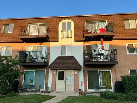 9482 Bay Colony Drive Des Plaines IL 60016