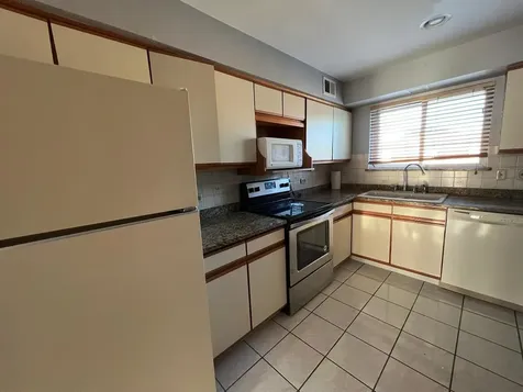 9482 Bay Colony Drive Des Plaines IL 60016