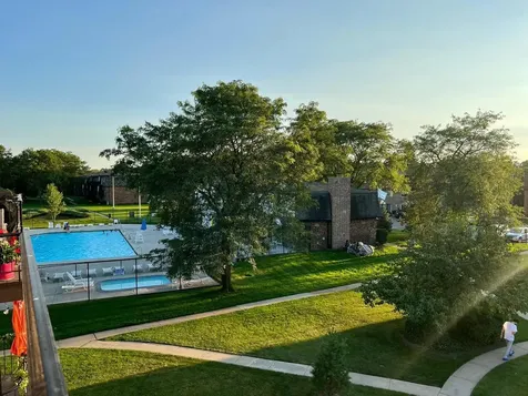 9482 Bay Colony Drive Des Plaines IL 60016