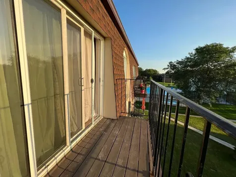 9482 Bay Colony Drive Des Plaines IL 60016