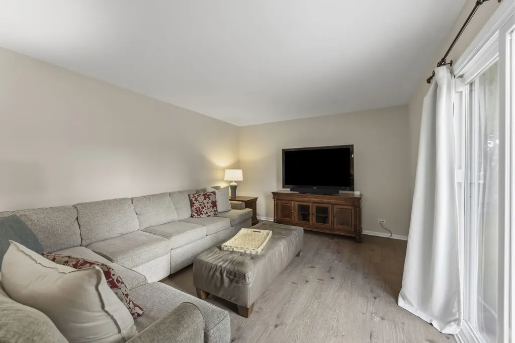 3020 Middlebury Court Aurora IL 60504