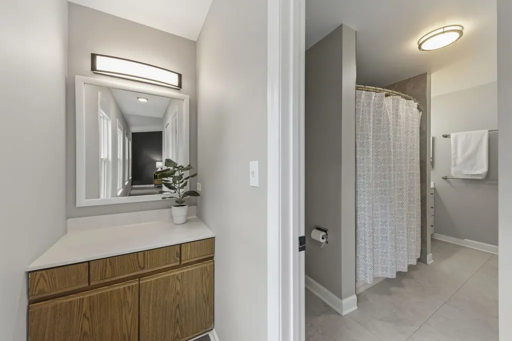 3020 Middlebury Court Aurora IL 60504