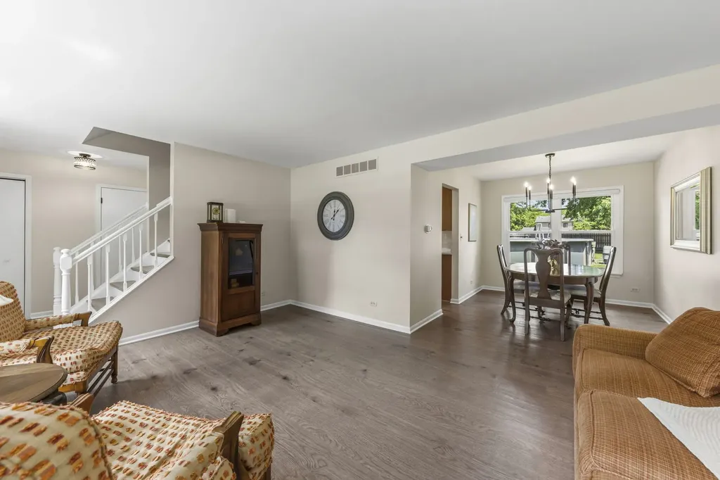 3020 Middlebury Court Aurora IL 60504