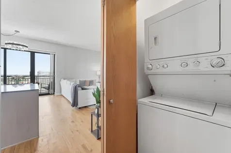 41 East 8th Street Chicago IL 60605
