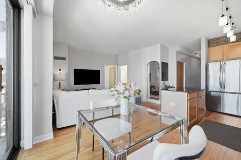 41 East 8th Street Chicago IL 60605