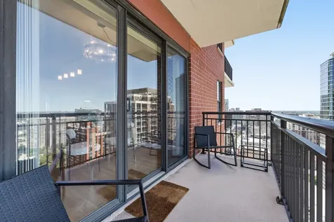 41 East 8th Street Chicago IL 60605
