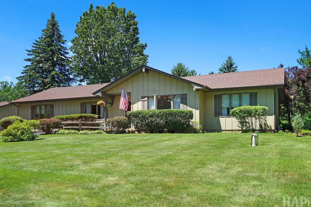 1702 Breezy Lawn Road Spring Grove IL 60081
