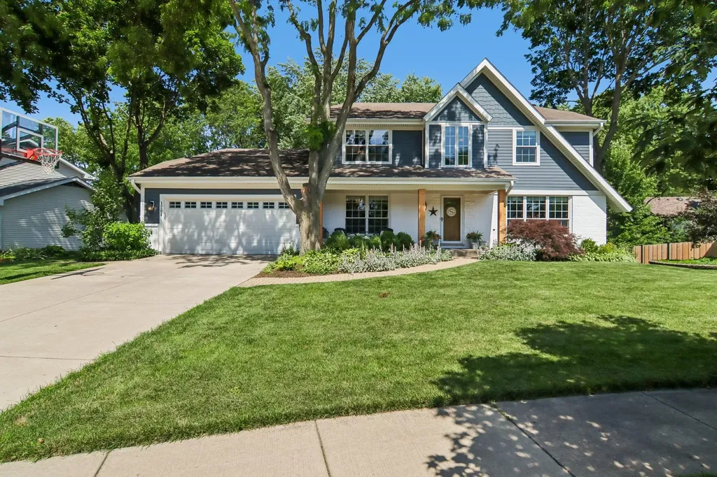 1204 Parliament Court Libertyville IL 60048