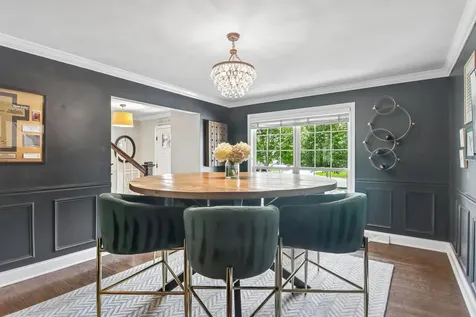 1204 Parliament Court Libertyville IL 60048