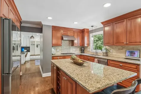 1204 Parliament Court Libertyville IL 60048