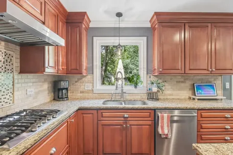 1204 Parliament Court Libertyville IL 60048