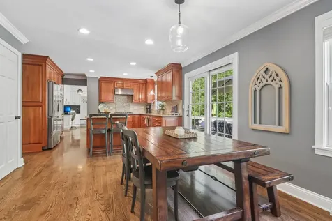 1204 Parliament Court Libertyville IL 60048