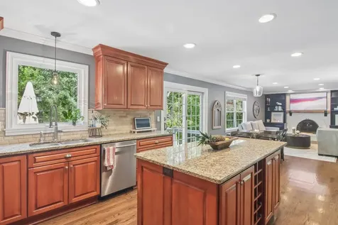 1204 Parliament Court Libertyville IL 60048