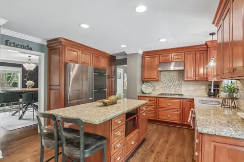 1204 Parliament Court Libertyville IL 60048