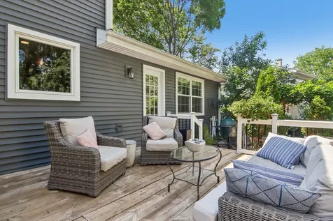 1204 Parliament Court Libertyville IL 60048
