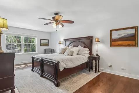 1204 Parliament Court Libertyville IL 60048