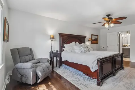 1204 Parliament Court Libertyville IL 60048