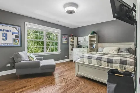 1204 Parliament Court Libertyville IL 60048