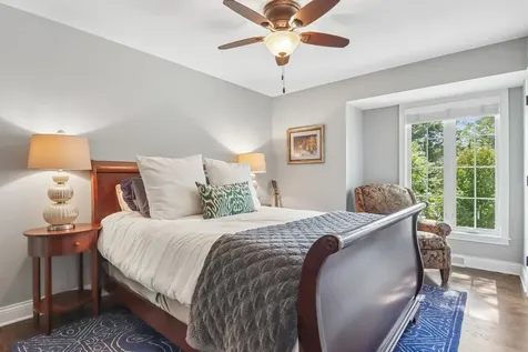 1204 Parliament Court Libertyville IL 60048