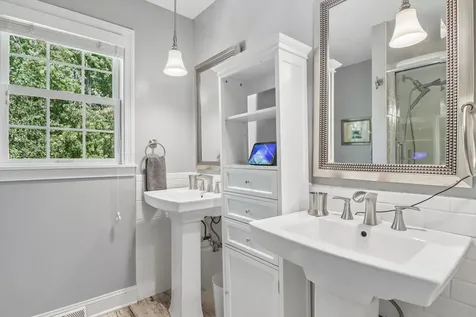 1204 Parliament Court Libertyville IL 60048