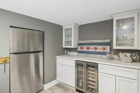 1204 Parliament Court Libertyville IL 60048