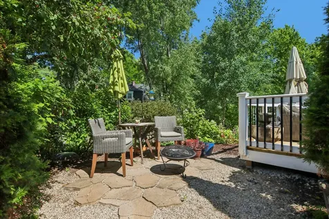 1204 Parliament Court Libertyville IL 60048