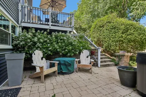 1204 Parliament Court Libertyville IL 60048