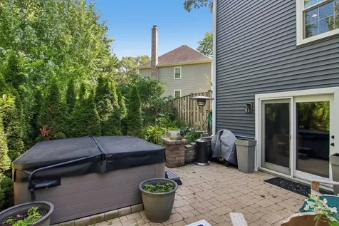 1204 Parliament Court Libertyville IL 60048